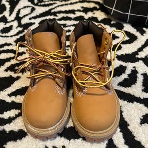 Boy’s timberlands